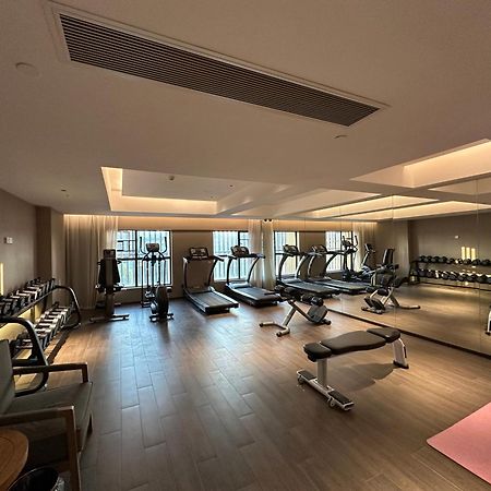 Mehood Lestie International Hotel Nancun Wanbo Metro Station Branch - Free Shuttle Bus To Canton Fair Complex During Canton Fair Period & Free Breakfast & Free Afternoon Tea & Free Midnight Snack & Free Vpn Internet Access Экстерьер фото