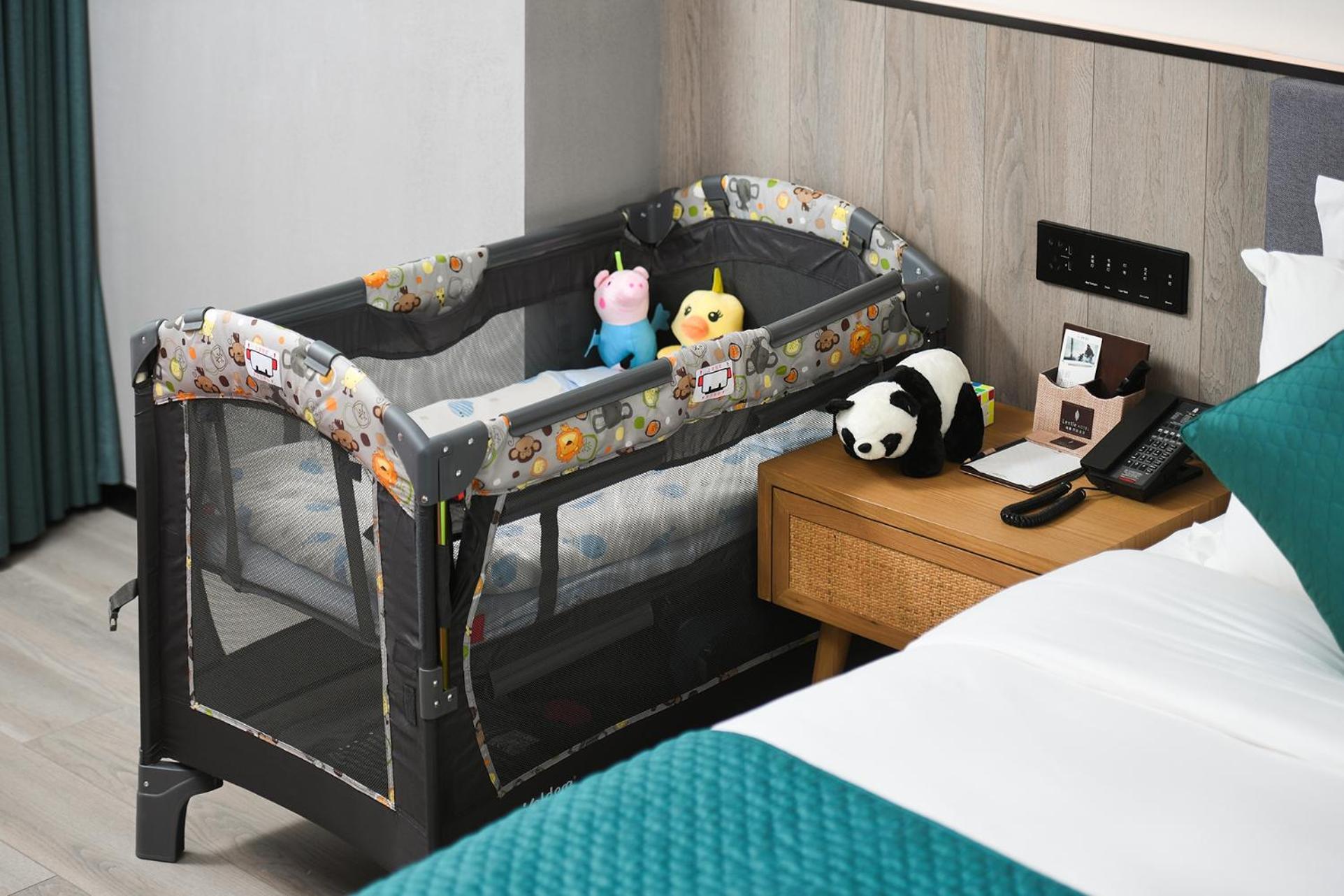Mehood Lestie International Hotel Nancun Wanbo Metro Station Branch - Free Shuttle Bus To Canton Fair Complex During Canton Fair Period & Free Breakfast & Free Afternoon Tea & Free Midnight Snack & Free Vpn Internet Access Экстерьер фото