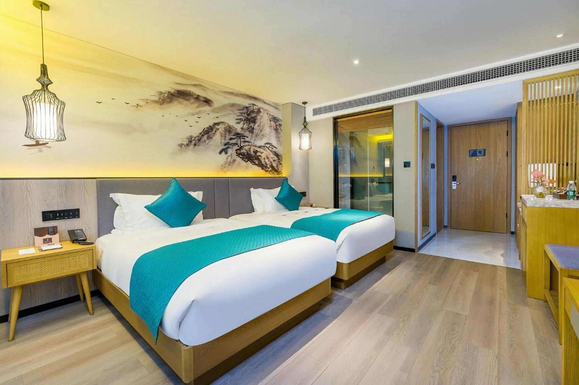 Mehood Lestie International Hotel Nancun Wanbo Metro Station Branch - Free Shuttle Bus To Canton Fair Complex During Canton Fair Period & Free Breakfast & Free Afternoon Tea & Free Midnight Snack & Free Vpn Internet Access Экстерьер фото