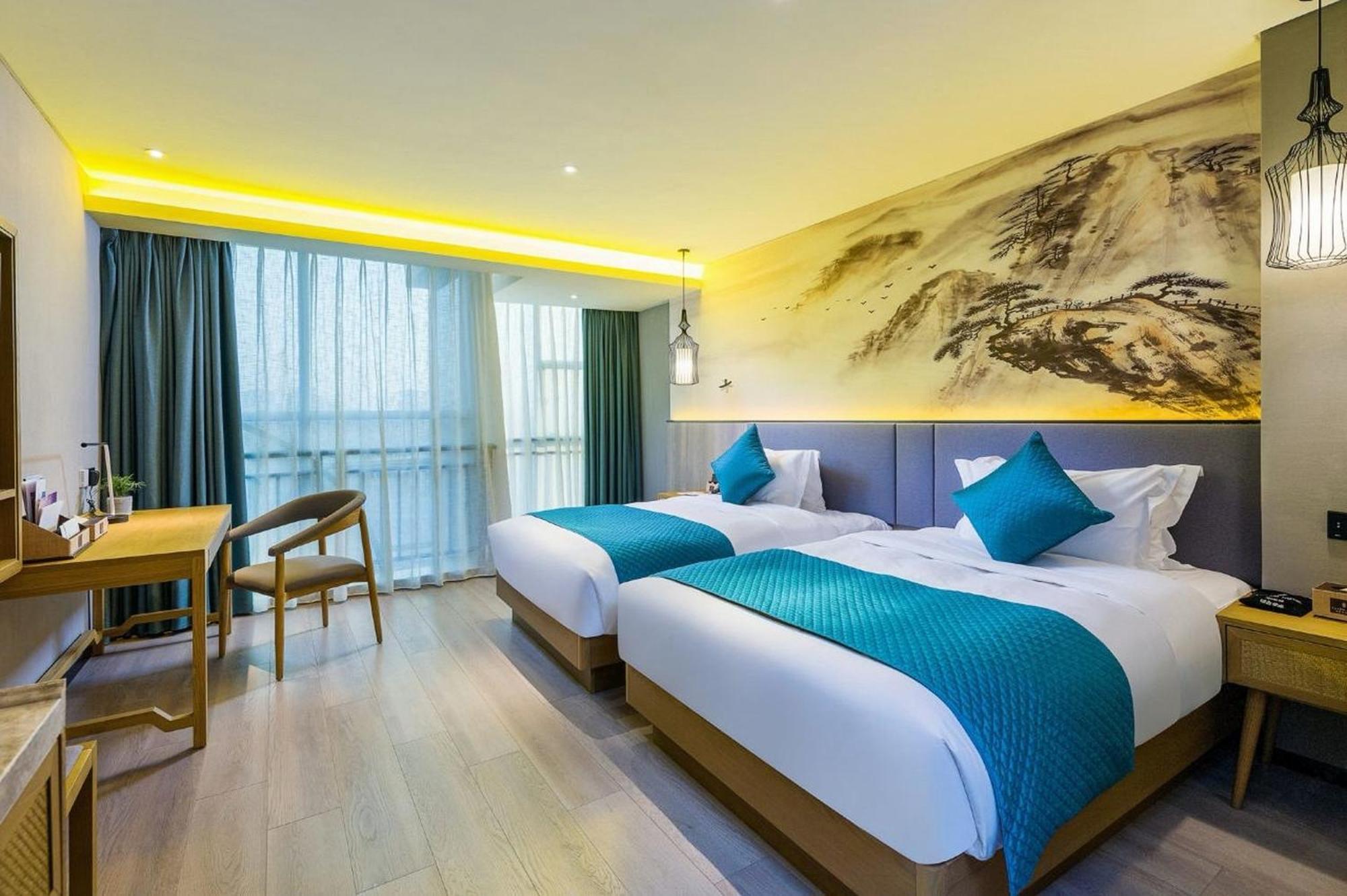 Mehood Lestie International Hotel Nancun Wanbo Metro Station Branch - Free Shuttle Bus To Canton Fair Complex During Canton Fair Period & Free Breakfast & Free Afternoon Tea & Free Midnight Snack & Free Vpn Internet Access Экстерьер фото