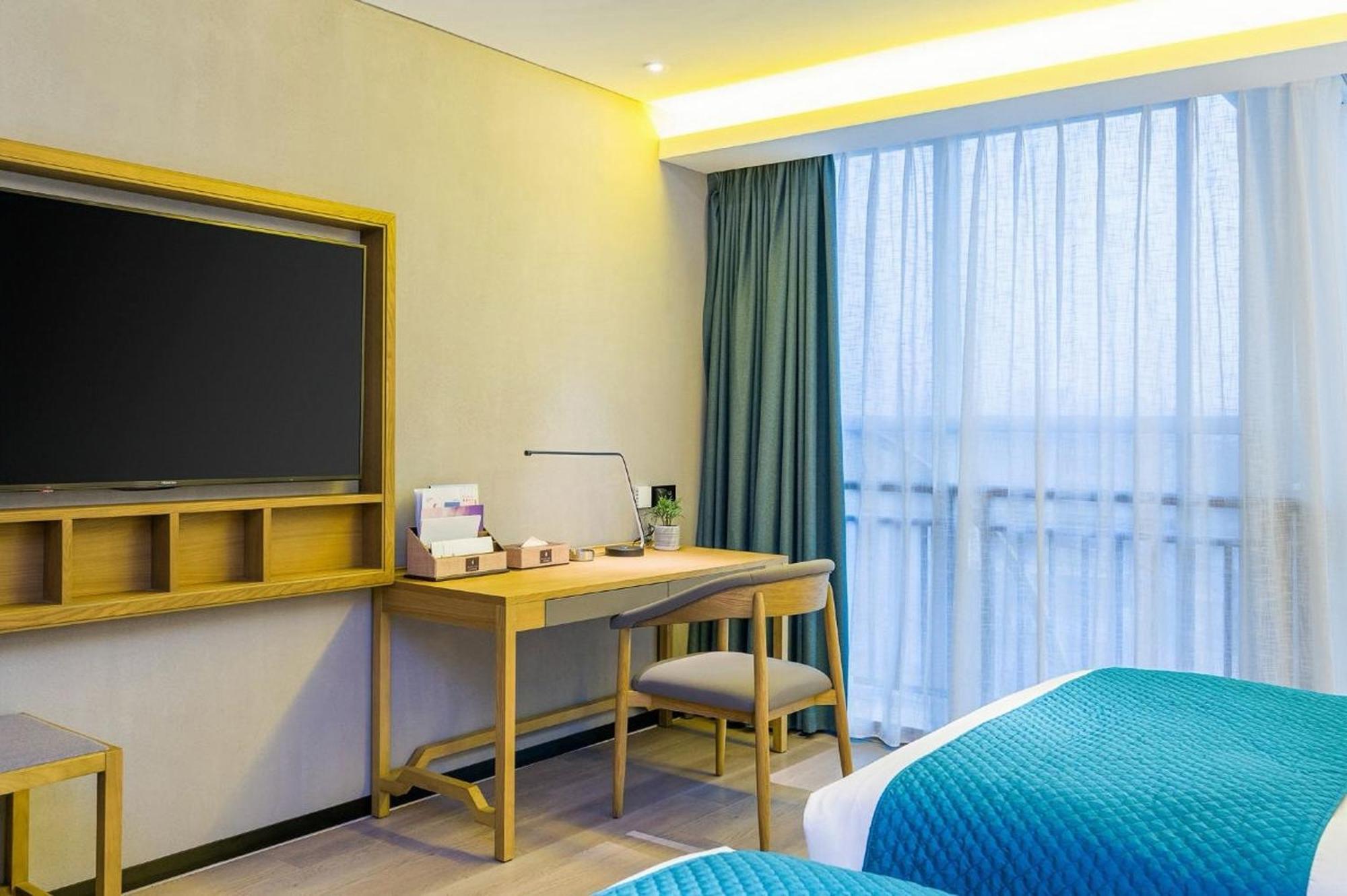 Mehood Lestie International Hotel Nancun Wanbo Metro Station Branch - Free Shuttle Bus To Canton Fair Complex During Canton Fair Period & Free Breakfast & Free Afternoon Tea & Free Midnight Snack & Free Vpn Internet Access Экстерьер фото
