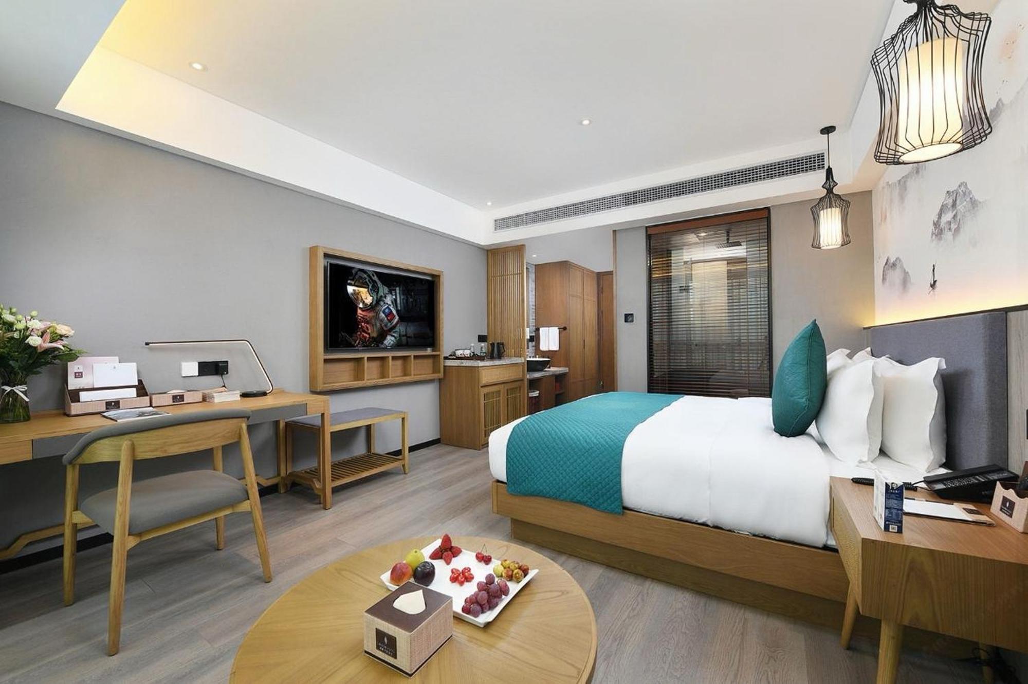Mehood Lestie International Hotel Nancun Wanbo Metro Station Branch - Free Shuttle Bus To Canton Fair Complex During Canton Fair Period & Free Breakfast & Free Afternoon Tea & Free Midnight Snack & Free Vpn Internet Access Экстерьер фото