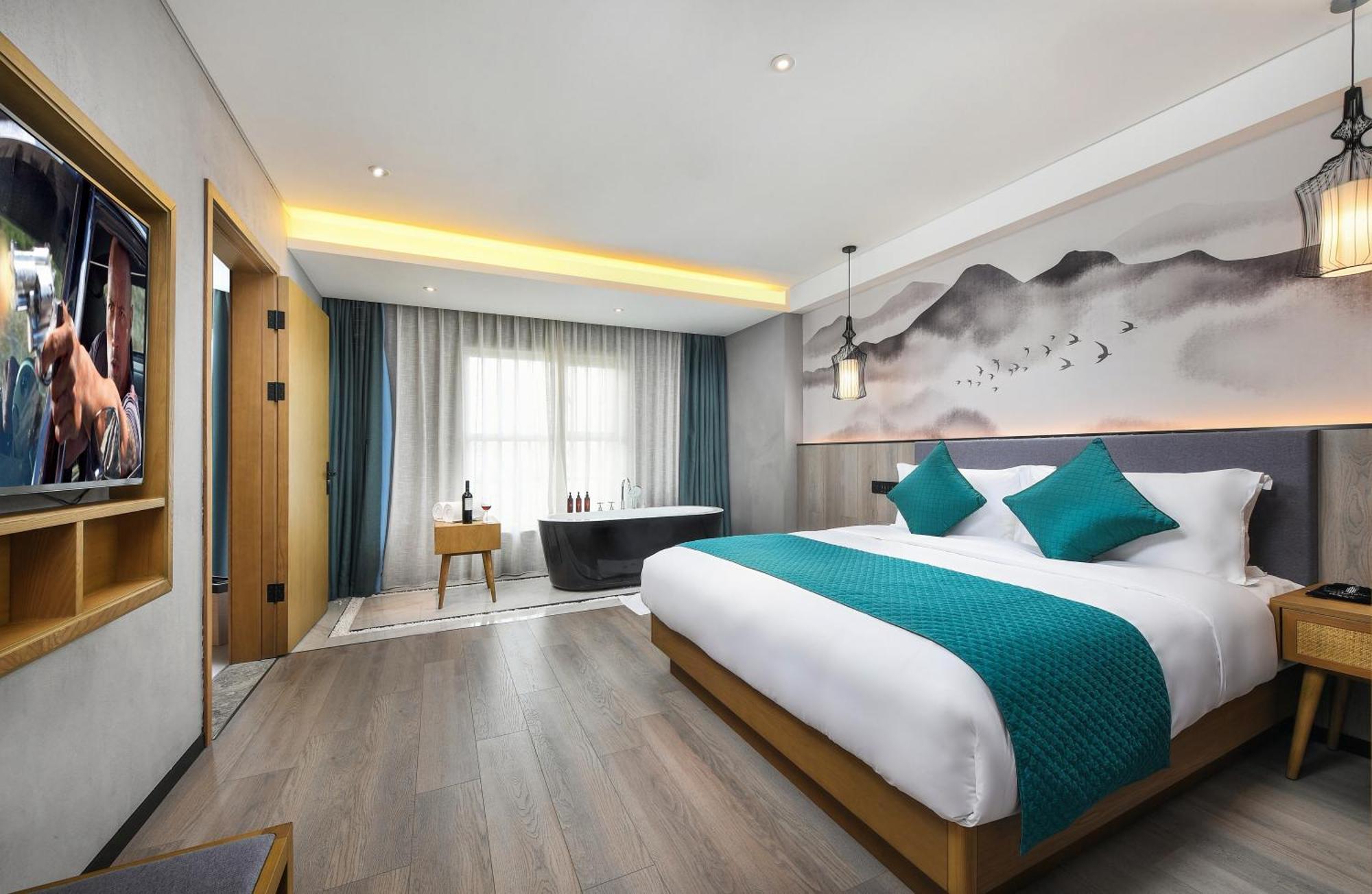 Mehood Lestie International Hotel Nancun Wanbo Metro Station Branch - Free Shuttle Bus To Canton Fair Complex During Canton Fair Period & Free Breakfast & Free Afternoon Tea & Free Midnight Snack & Free Vpn Internet Access Экстерьер фото
