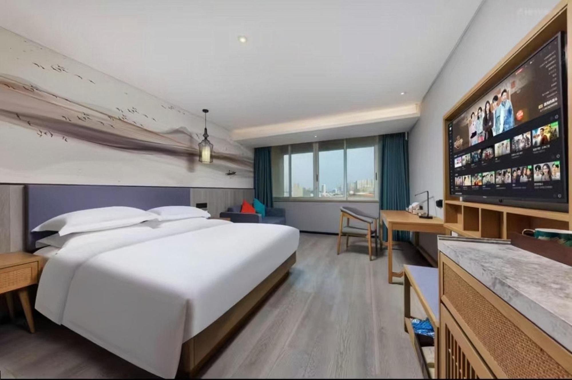 Mehood Lestie International Hotel Nancun Wanbo Metro Station Branch - Free Shuttle Bus To Canton Fair Complex During Canton Fair Period & Free Breakfast & Free Afternoon Tea & Free Midnight Snack & Free Vpn Internet Access Экстерьер фото
