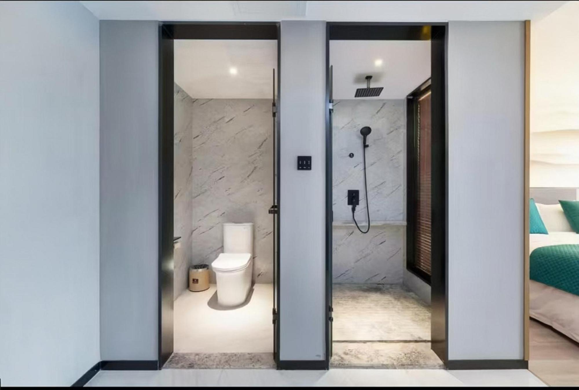Mehood Lestie International Hotel Nancun Wanbo Metro Station Branch - Free Shuttle Bus To Canton Fair Complex During Canton Fair Period & Free Breakfast & Free Afternoon Tea & Free Midnight Snack & Free Vpn Internet Access Экстерьер фото