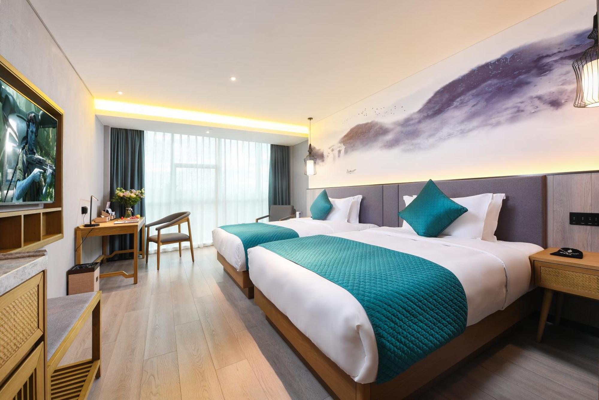 Mehood Lestie International Hotel Nancun Wanbo Metro Station Branch - Free Shuttle Bus To Canton Fair Complex During Canton Fair Period & Free Breakfast & Free Afternoon Tea & Free Midnight Snack & Free Vpn Internet Access Экстерьер фото