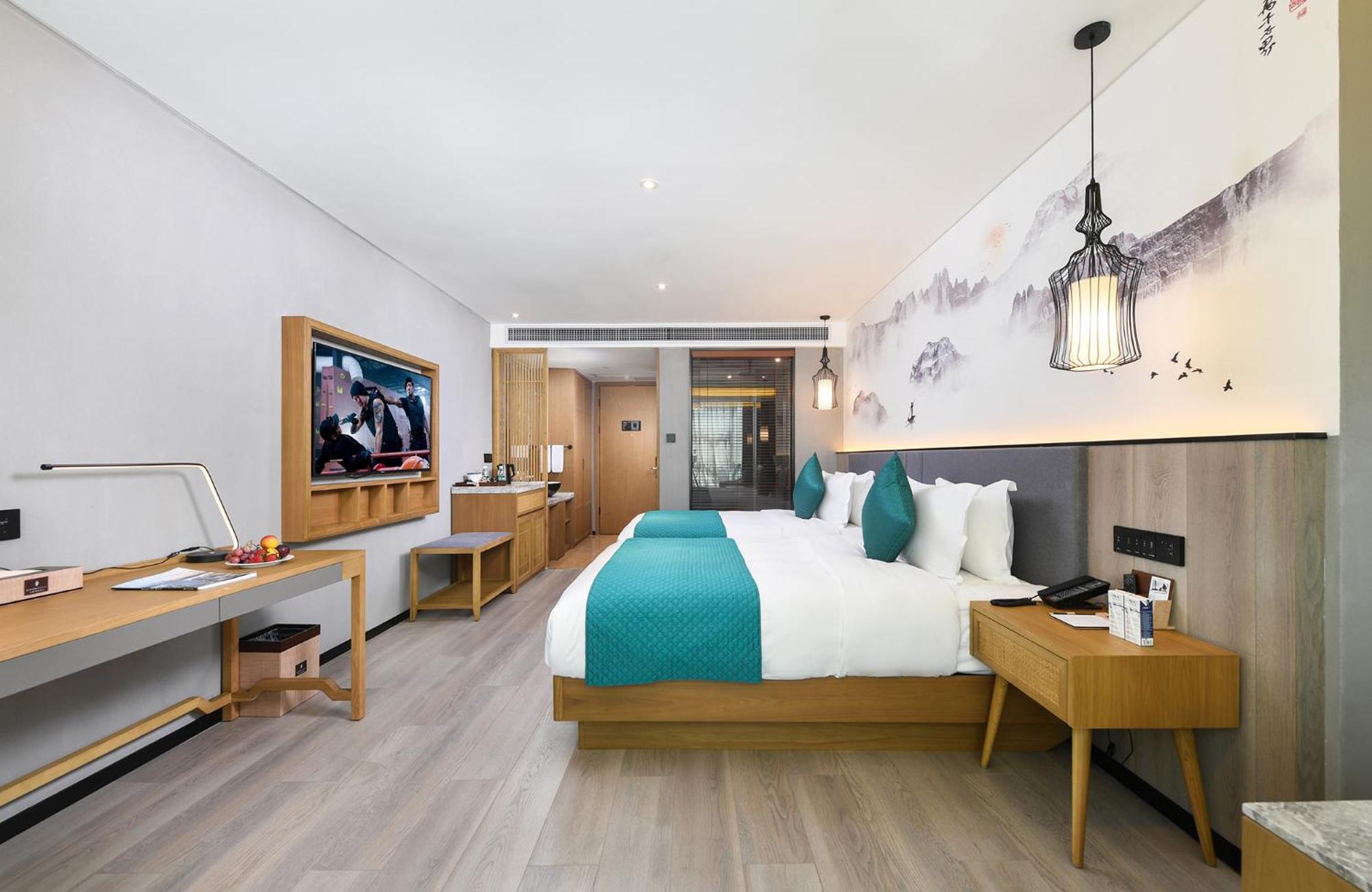 Mehood Lestie International Hotel Nancun Wanbo Metro Station Branch - Free Shuttle Bus To Canton Fair Complex During Canton Fair Period & Free Breakfast & Free Afternoon Tea & Free Midnight Snack & Free Vpn Internet Access Экстерьер фото