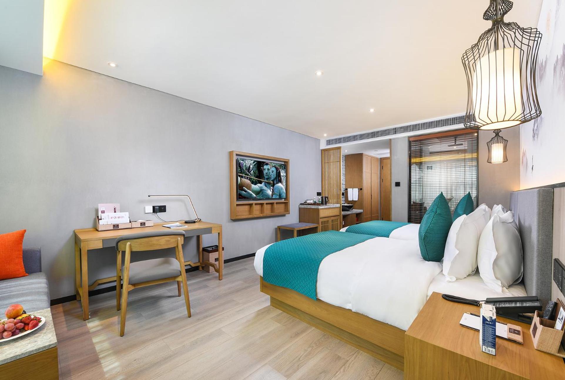 Mehood Lestie International Hotel Nancun Wanbo Metro Station Branch - Free Shuttle Bus To Canton Fair Complex During Canton Fair Period & Free Breakfast & Free Afternoon Tea & Free Midnight Snack & Free Vpn Internet Access Экстерьер фото