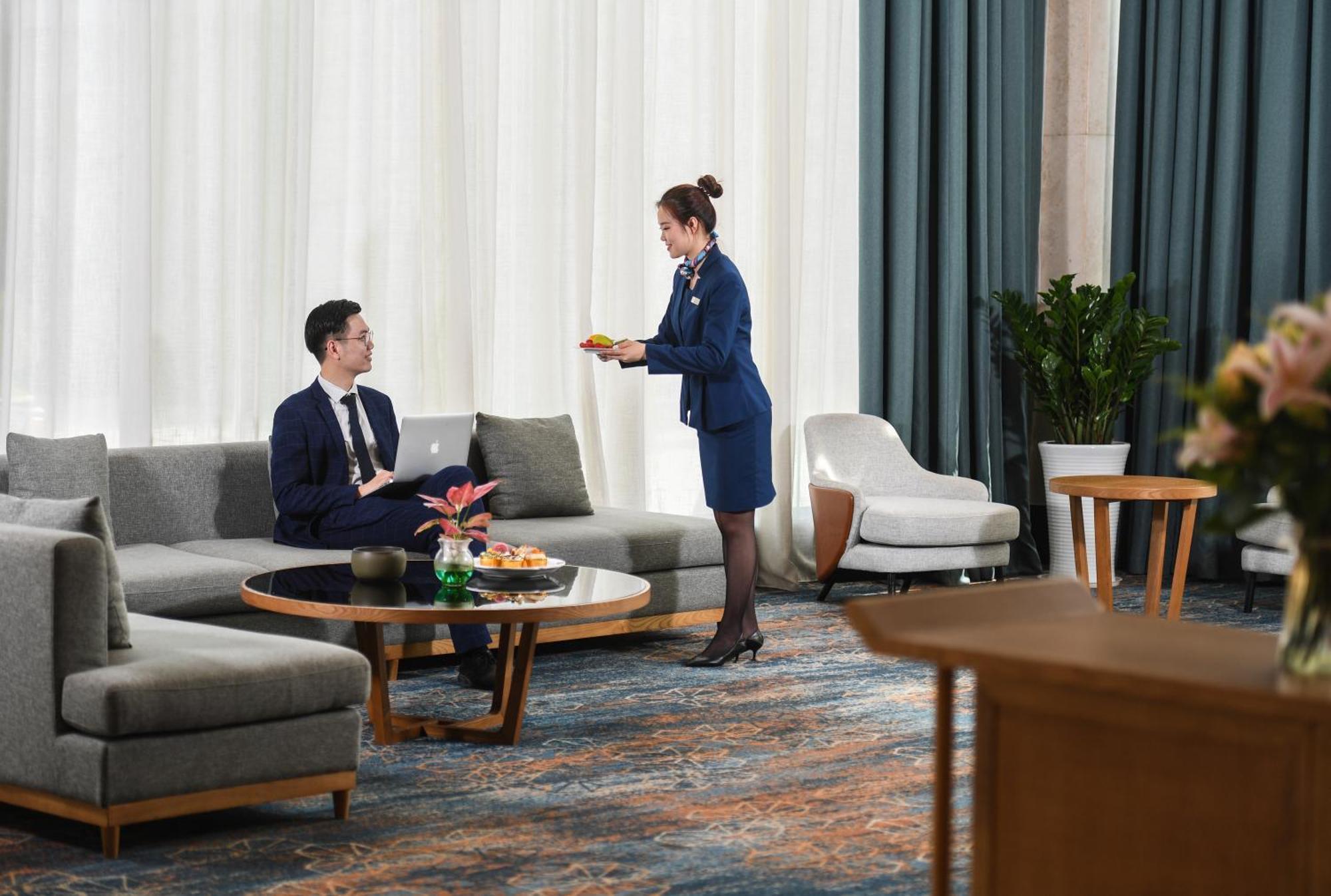 Mehood Lestie International Hotel Nancun Wanbo Metro Station Branch - Free Shuttle Bus To Canton Fair Complex During Canton Fair Period & Free Breakfast & Free Afternoon Tea & Free Midnight Snack & Free Vpn Internet Access Экстерьер фото