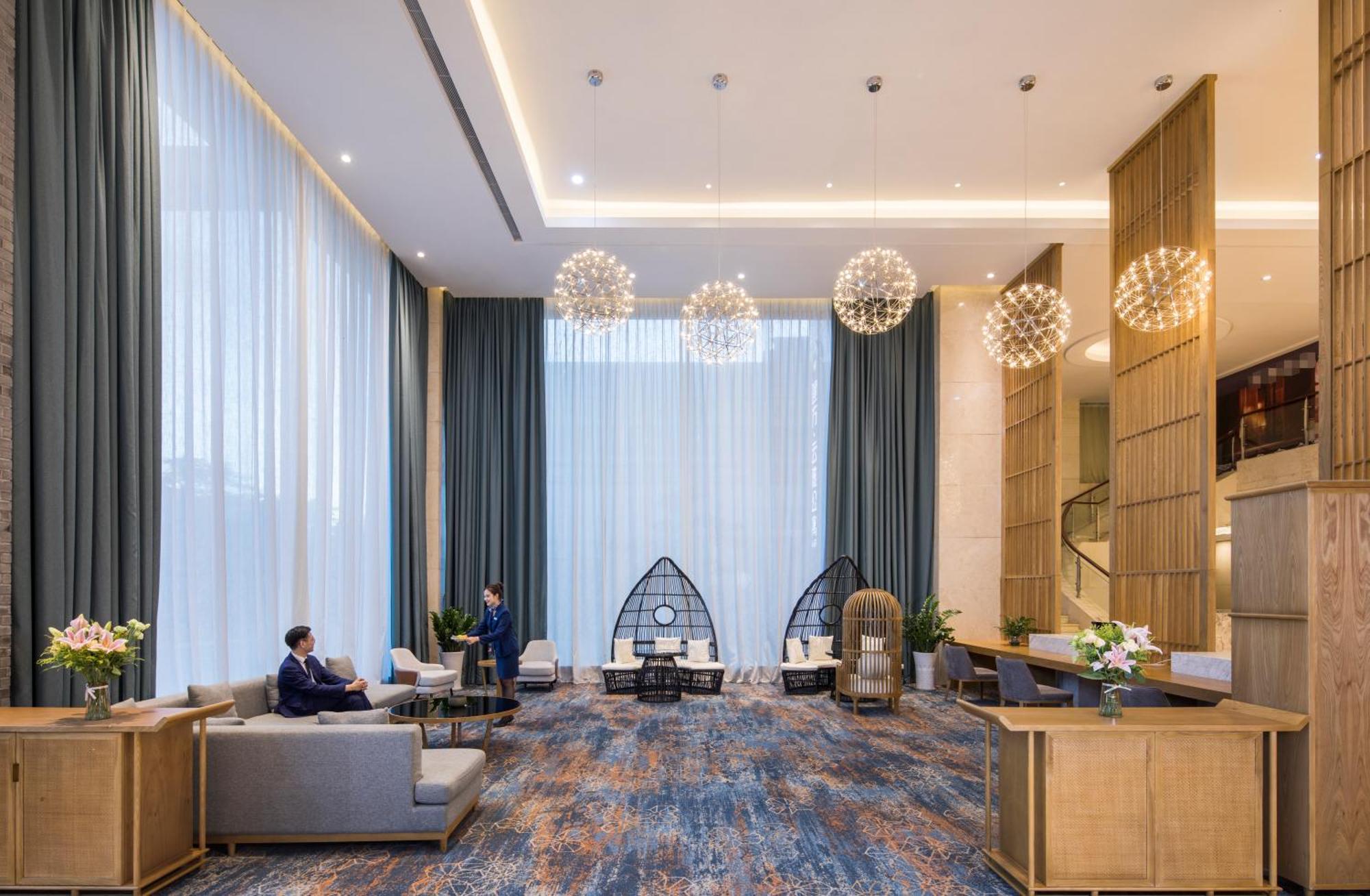 Mehood Lestie International Hotel Nancun Wanbo Metro Station Branch - Free Shuttle Bus To Canton Fair Complex During Canton Fair Period & Free Breakfast & Free Afternoon Tea & Free Midnight Snack & Free Vpn Internet Access Экстерьер фото