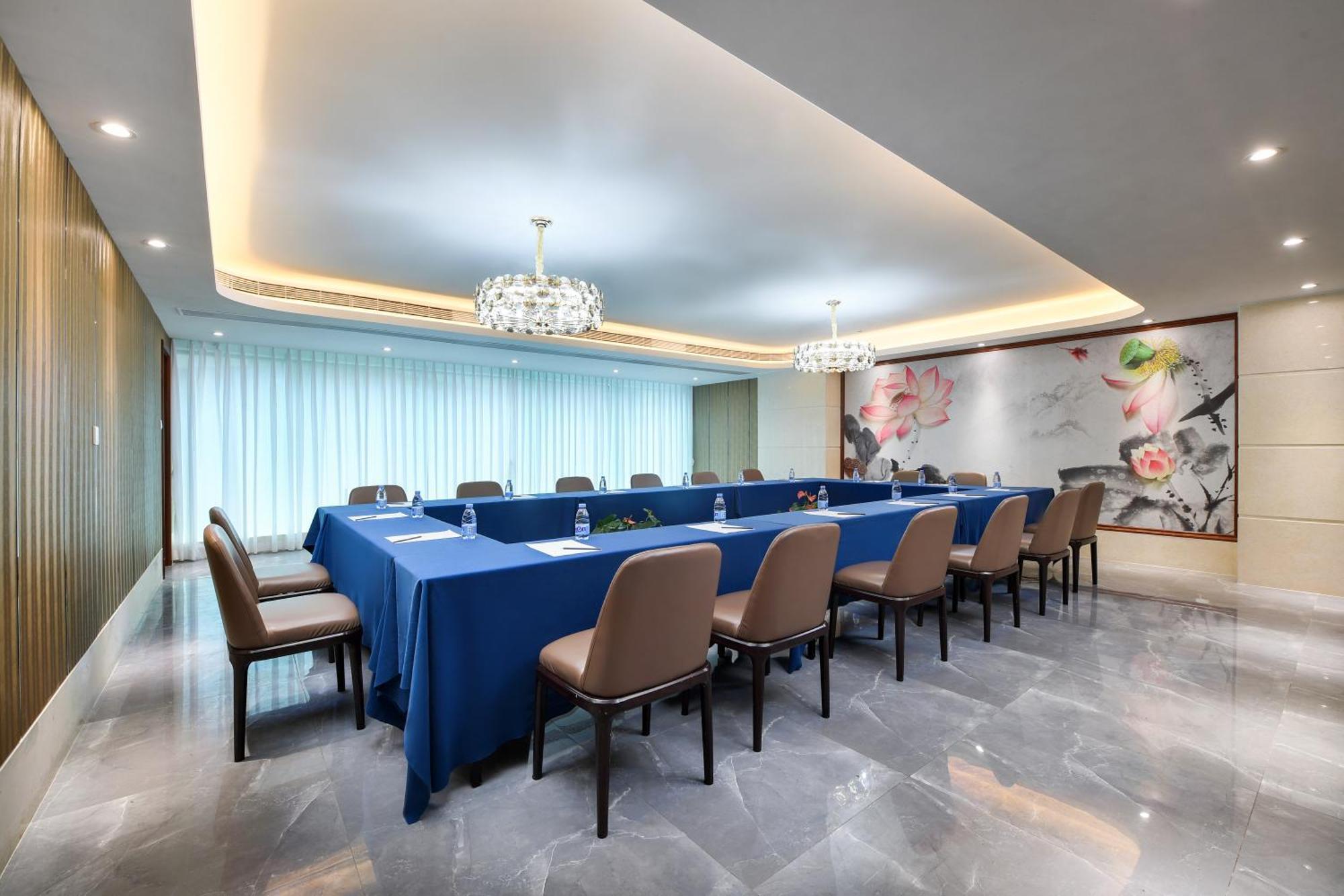 Mehood Lestie International Hotel Nancun Wanbo Metro Station Branch - Free Shuttle Bus To Canton Fair Complex During Canton Fair Period & Free Breakfast & Free Afternoon Tea & Free Midnight Snack & Free Vpn Internet Access Экстерьер фото