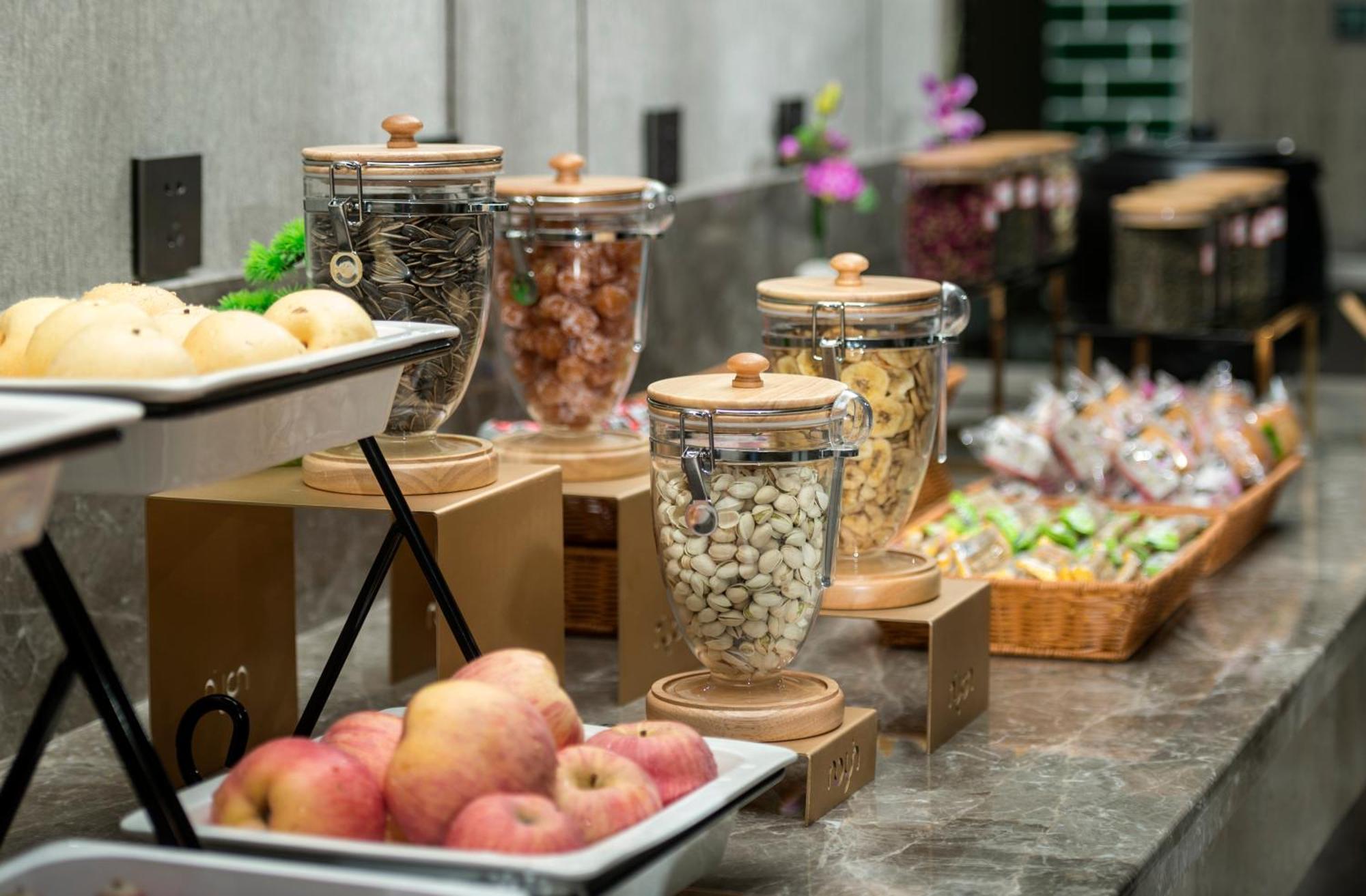 Mehood Lestie International Hotel Nancun Wanbo Metro Station Branch - Free Shuttle Bus To Canton Fair Complex During Canton Fair Period & Free Breakfast & Free Afternoon Tea & Free Midnight Snack & Free Vpn Internet Access Экстерьер фото
